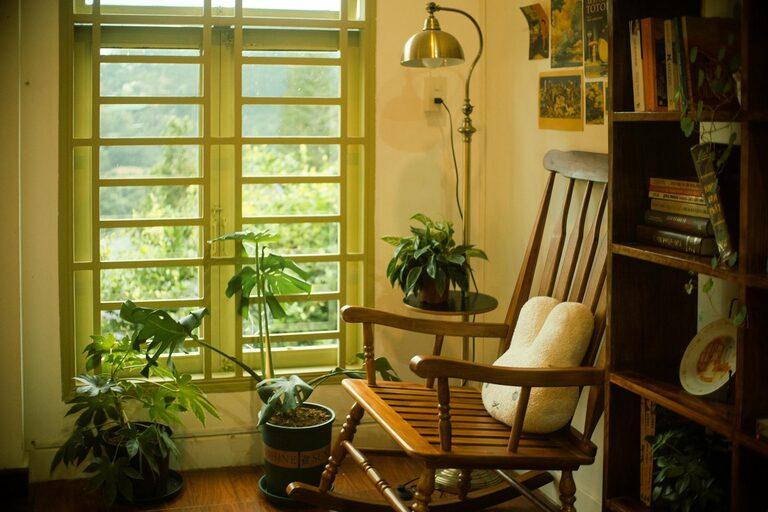 Tips for Creating a Cozy and Inviting Reading Nook at Home